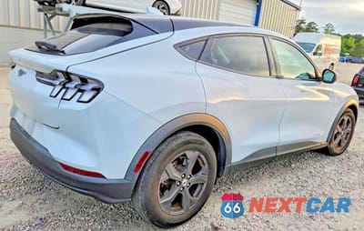 Trzecie zdjęcie samochodu z tyłu: 2022 FORD MUSTANG MACH-E SELECT VIN:3FMTK1SS3NMA18021 - miniatura