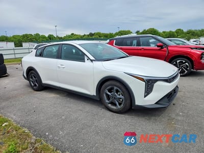 Czwarte zdjęcie samochodu z boku: 2025 KIA K4 LXS VIN:3KPFT4DE8SE061122 - miniatura