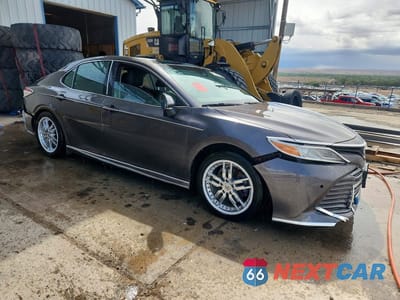 Czwarte zdjęcie samochodu z boku: 2018 TOYOTA CAMRY XLE VIN:4T1B11HK6JU010961 - miniatura