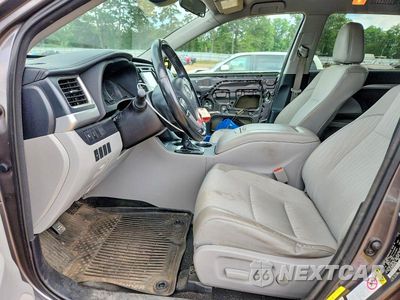 Zdjęcie 7 z 14 samochodu: 2017 TOYOTA HIGHLANDER LE PLUS VIN:5TDZZRFH3HS194188 - miniatura