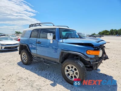Czwarte zdjęcie samochodu z boku: 2012 TOYOTA FJ CRUISER BASE VIN:JTEBU4BF6CK121996 - miniatura