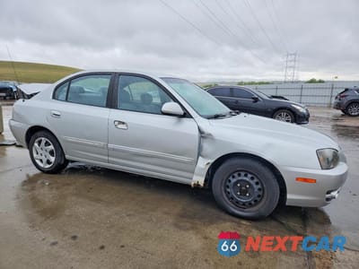 Czwarte zdjęcie samochodu z boku: 2004 HYUNDAI ELANTRA GLS VIN:KMHDN46D34U712470 - miniatura