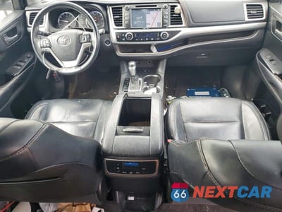 Zdjęcie 8 z 13 samochodu: 2015 TOYOTA HIGHLANDER VIN:5TDJKRFH8FS211517 - miniatura