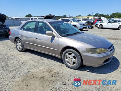 Czwarte zdjęcie samochodu z boku: 2000 HONDA ACCORD EX VIN:JHMCG6604YC028881 - miniatura