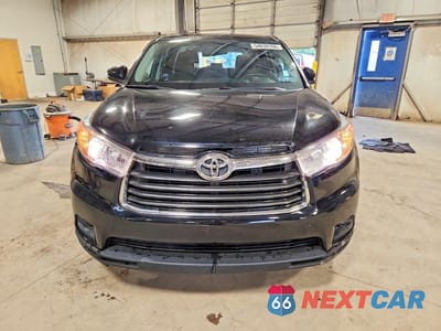 Piąte zdjęcie samochodu w środku: 2016 TOYOTA HIGHLANDER LE VIN:5TDBKRFH3GS228666 - miniatura