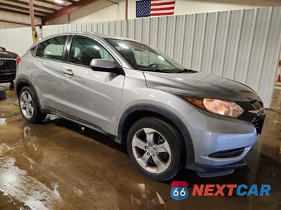Czwarte zdjęcie samochodu z boku: 2018 HONDA HR-V LX VIN:3CZRU6H31JG711582 - miniatura