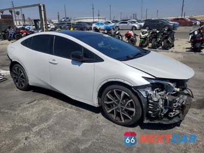 Czwarte zdjęcie samochodu z boku: 2024 TOYOTA PRIUS PRIME XSE VIN:JTDACACU9R3012840 - miniatura