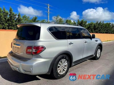 Czwarte zdjęcie samochodu z boku: 2017 NISSAN ARMADA SV VIN:JN8AY2NC1H9507061 - miniatura