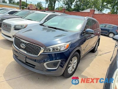 Drugie zdjęcie samochodu z przodu: 2018 KIA SORENTO LX VIN:5XYPG4A38JG391128 - miniatura