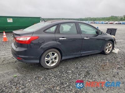Trzecie zdjęcie samochodu z tyłu: 2014 FORD FOCUS SE VIN:1FADP3F2XEL251322 - miniatura