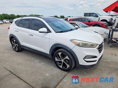 Czwarte zdjęcie samochodu z boku: 2016 HYUNDAI TUCSON LIMITED VIN:KM8J33A27GU087259 - miniatura