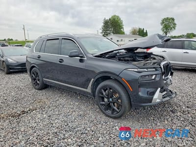 Czwarte zdjęcie samochodu z boku: 2025 BMW X7 XDRIVE40I VIN:5UX23EM09S9W78234 - miniatura