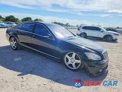 Czwarte zdjęcie samochodu z boku: 2008 MERCEDES-BENZ S 550 VIN:WDDNG71X98A159181 - miniatura