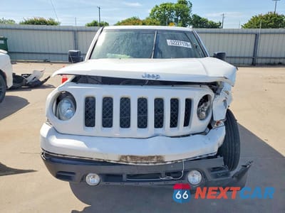 Piąte zdjęcie samochodu w środku: 2017 JEEP PATRIOT LATITUDE VIN:1C4NJPFA6HD132860 - miniatura