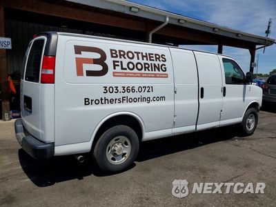 Trzecie zdjęcie samochodu z tyłu: 2018 CHEVROLET EXPRESS G2500 VIN:1GCWGBFPXJ1331430 - miniatura