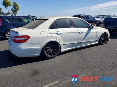 Trzecie zdjęcie samochodu z tyłu: 2010 MERCEDES-BENZ E 550 VIN:WDDHF7CB9AA067706 - miniatura