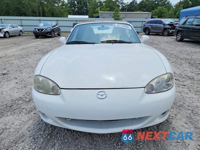 Piąte zdjęcie samochodu w środku: 2001 MAZDA MX-5 MIATA BASE VIN:JM1NB353510207408 - miniatura