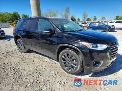 Czwarte zdjęcie samochodu z boku: 2021 CHEVROLET TRAVERSE RS VIN:1GNEVJKW3MJ105654 - miniatura