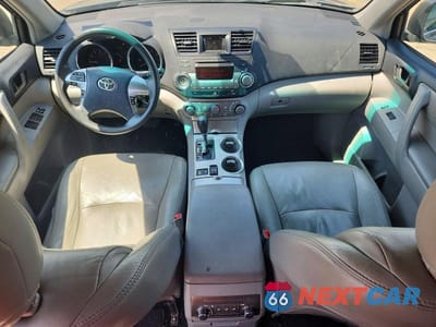 Zdjęcie 8 z 13 samochodu: 2011 TOYOTA HIGHLANDER BASE VIN:5TDBK3EH8BS041799 - miniatura