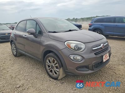 Czwarte zdjęcie samochodu z boku: 2016 FIAT 500X EASY VIN:ZFBCFXBT6GP397696 - miniatura