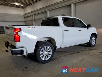 Trzecie zdjęcie samochodu z tyłu: 2021 CHEVROLET SILVERADO K1500 CUSTOM VIN:3GCPYBEK7MG256263 - miniatura