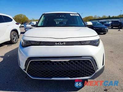 Piąte zdjęcie samochodu w środku: 2023 KIA SOUL LX VIN:KNDJ23AU8P7860716 - miniatura