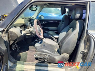 Zdjęcie 7 z 13 samochodu: 2010 MINI COOPER S VIN:WMWMF7C53ATZ73127 - miniatura