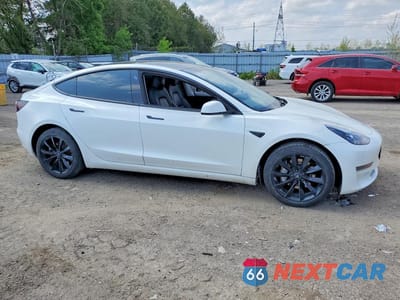 Czwarte zdjęcie samochodu z boku: 2023 TESLA MODEL 3 VIN:LRW3E1EB2PC851642 - miniatura