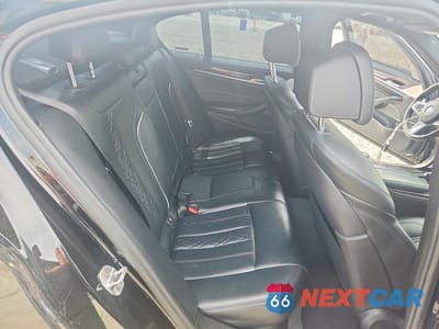 Zdjęcie 10 z 12 samochodu: 2018 BMW M550XI VIN:WBAJB9C50JG464583 - miniatura