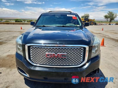 Piąte zdjęcie samochodu w środku: 2017 GMC YUKON DENALI VIN:1GKS2CKJ5HR271030 - miniatura