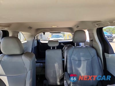 Zdjęcie 10 z 13 samochodu: 2021 TOYOTA SIENNA XLE VIN:5TDYRKEC9MS034075 - miniatura