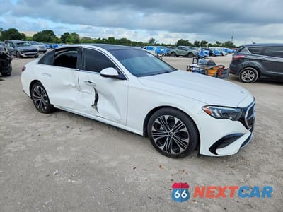 Czwarte zdjęcie samochodu z boku: 2025 MERCEDES-BENZ E 350 VIN:W1KLF4GB9SA113457 - miniatura