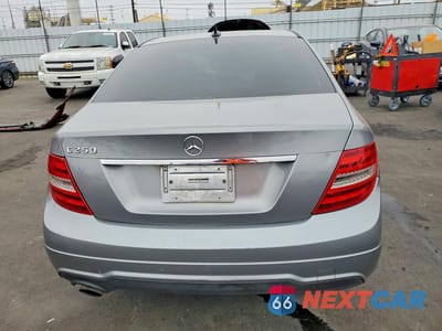 Zdjęcie 6 z 12 samochodu: 2012 MERCEDES-BENZ C 250 VIN:WDDGF4HBXCA615833 - miniatura