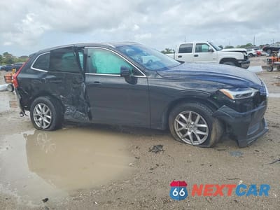 Czwarte zdjęcie samochodu z boku: 2021 VOLVO XC60 T6 MOMENTUM VIN:YV4A22RK6M1722651 - miniatura