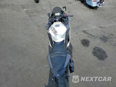 Zdjęcie 6 z 9 samochodu: 2024 YAMAHA YZFR3 A VIN:MH3RH18Y6RK017260 - miniatura