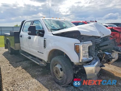 Czwarte zdjęcie samochodu z boku: 2019 FORD F350 SUPER DUTY VIN:1FD8W3HT8KEE90092 - miniatura