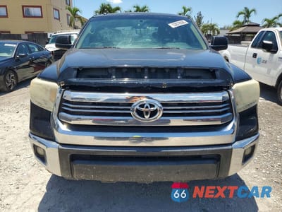 Piąte zdjęcie samochodu w środku: 2016 TOYOTA TUNDRA CREWMAX SR5 VIN:5TFEW5F18GX192707 - miniatura