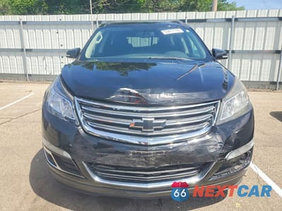 Piąte zdjęcie samochodu w środku: 2017 CHEVROLET TRAVERSE LT VIN:1GNKRHKD0HJ305007 - miniatura
