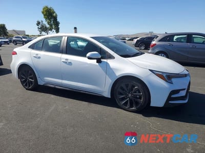 Czwarte zdjęcie samochodu z boku: 2025 TOYOTA COROLLA SE VIN:5YFS4MCE9SP232570 - miniatura