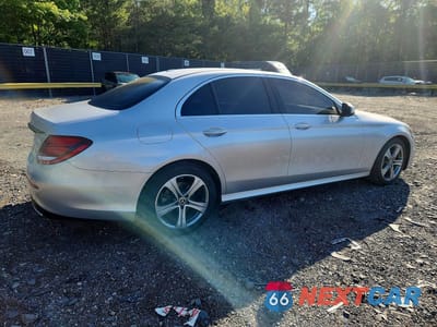 Trzecie zdjęcie samochodu z tyłu: 2020 MERCEDES-BENZ E 350 4MATIC VIN:WDDZF8EB1LA722970 - miniatura