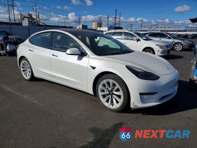 Czwarte zdjęcie samochodu z boku: 2022 TESLA MODEL 3 VIN:5YJ3E1EB8NF137548 - miniatura