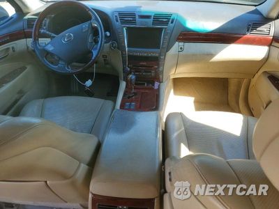 Zdjęcie 8 z 12 samochodu: 2008 LEXUS LS 460L VIN:JTHGL46F685026186 - miniatura