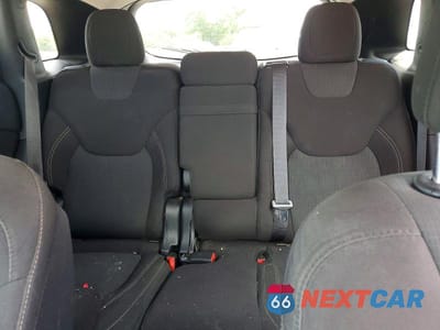 Zdjęcie 10 z 13 samochodu: 2016 JEEP CHEROKEE LATITUDE VIN:1C4PJLCB0GW264059 - miniatura