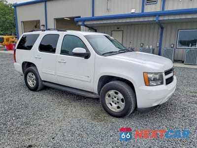 Czwarte zdjęcie samochodu z boku: 2013 CHEVROLET TAHOE K1500 LT VIN:1GNSKBE02DR199018 - miniatura