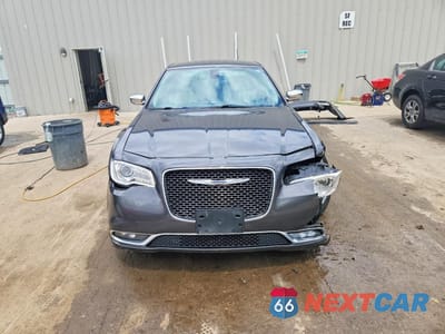 Piąte zdjęcie samochodu w środku: 2018 CHRYSLER 300 LIMITED VIN:2C3CCAEG1JH123128 - miniatura