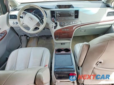 Zdjęcie 8 z 13 samochodu: 2012 TOYOTA SIENNA XLE 8-PASSENGER VIN:5TDYK3DC8CS217039 - miniatura