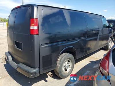 Trzecie zdjęcie samochodu z tyłu: 2019 CHEVROLET EXPRESS G2500 - CARGO VAN VIN:1GCWGBFPXK1330912 - miniatura