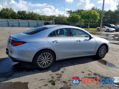 Trzecie zdjęcie samochodu z tyłu: 2025 MERCEDES-BENZ CLA 250 4MATIC VIN:W1K5J4HB0SN525619 - miniatura