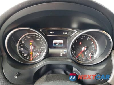 Zdjęcie 9 z 12 samochodu: 2019 MERCEDES-BENZ CLA 250 VIN:WDDSJ4EB2KN749885 - miniatura