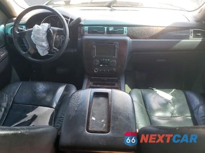 Zdjęcie 8 z 14 samochodu: 2010 GMC YUKON DENALI VIN:1GKUCEEF4AR263984 - miniatura